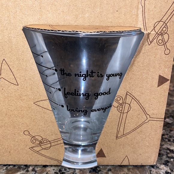 High Spirits Martini Mix Glass Cocktail Shaker And 2 Glasses, 29 FL oz shaker 🍸 - Picture 3 of 6